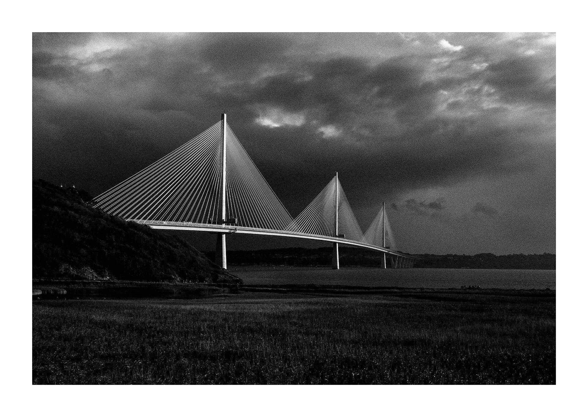 @BennyhillsmumThe Queensferry Crossing. Leica M7 + Ilford HP5+ #believeinfilm #fridayfavorites #appicoftheweek @ILFORDPhoto @BWPMag