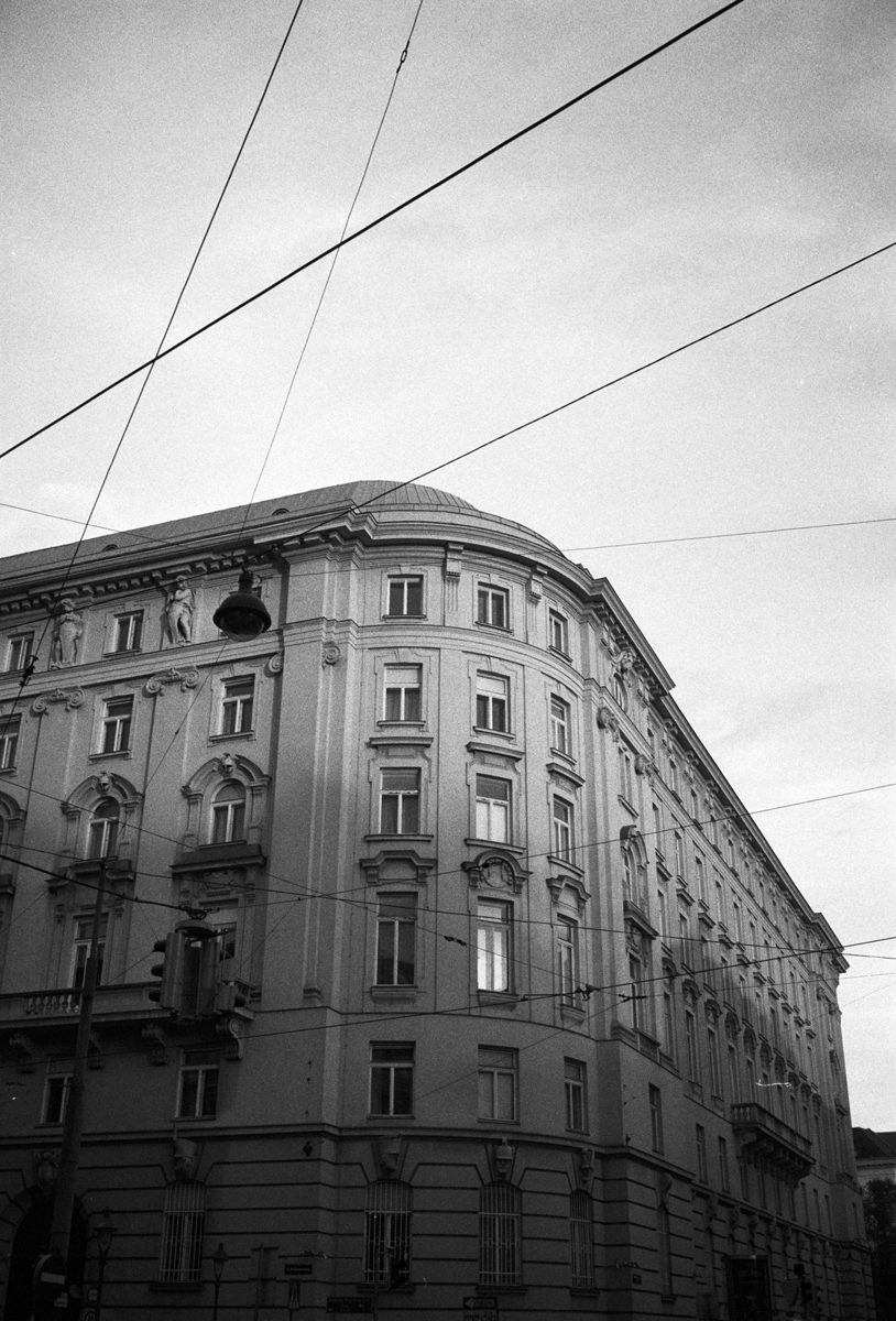 Michèl Passin. Black and white shot of a building looking upwards.