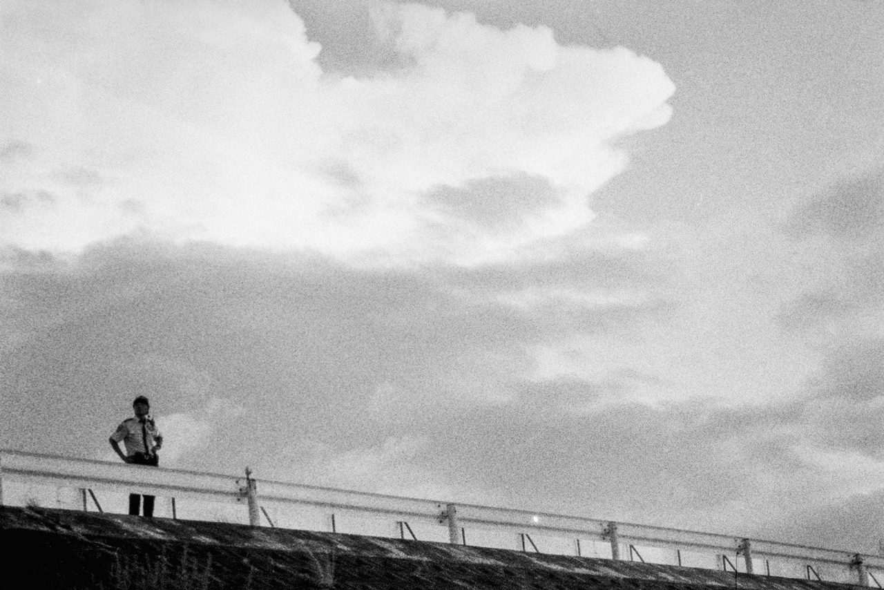 Álvaro Alberto. Black and white image of the bridge and sky