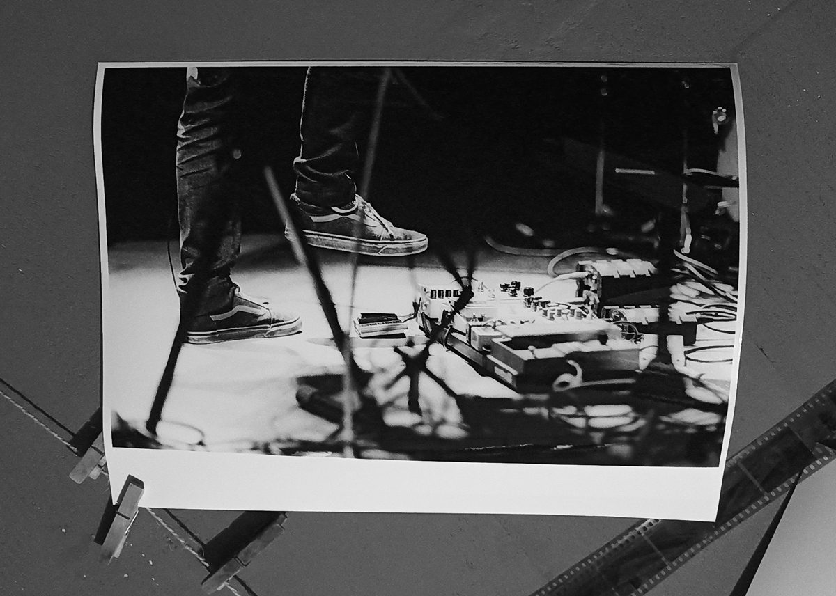 Álvaro Alberto. Black and white darkroom print of a drum kit.