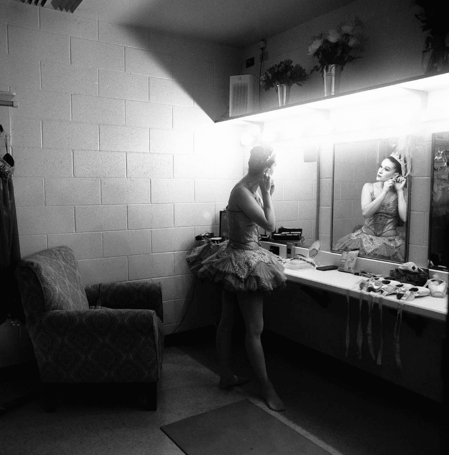 Friday Favourites. Black and white picture of a ballerina getting ready in the mirror.